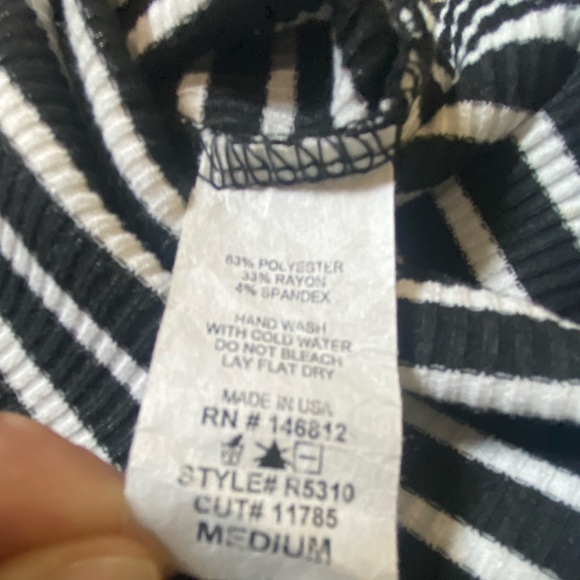 Acemi Black & White Strip Dress Keyhole Front Side Slit Knee Length Size Medium - Picture 5 of 8